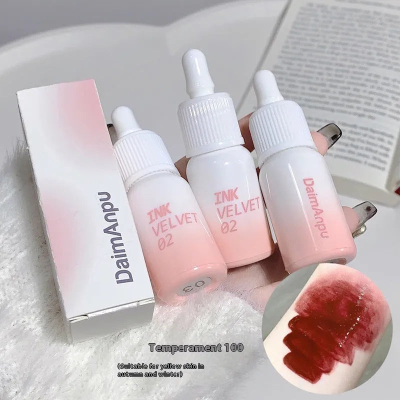 Mirror lip lacquer tube showing moisturising lip gloss with nonstick cup applicator in 3.5g size