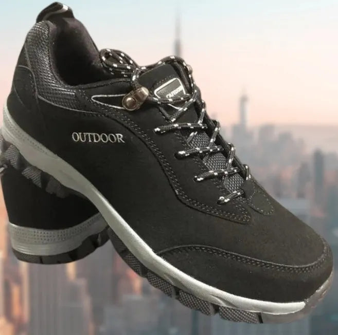Men's low-top hiking shoes in Army Green with mesh construction and viscose sole