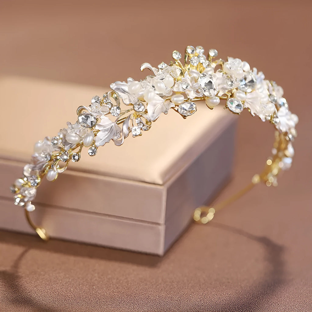 Gold alloy pearl crown headdress for women, a European-style wedding hair accessory.