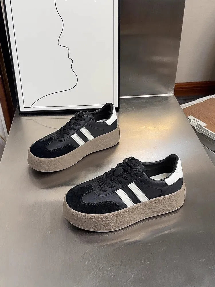 Women's vintage distressed leather sneakers with round toe and lace-up front