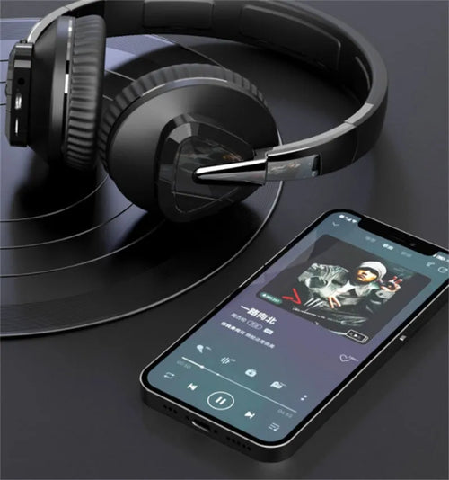 Wireless Bluetooth over-ear gaming headset in black, white, blue or khaki colours with AUX cable