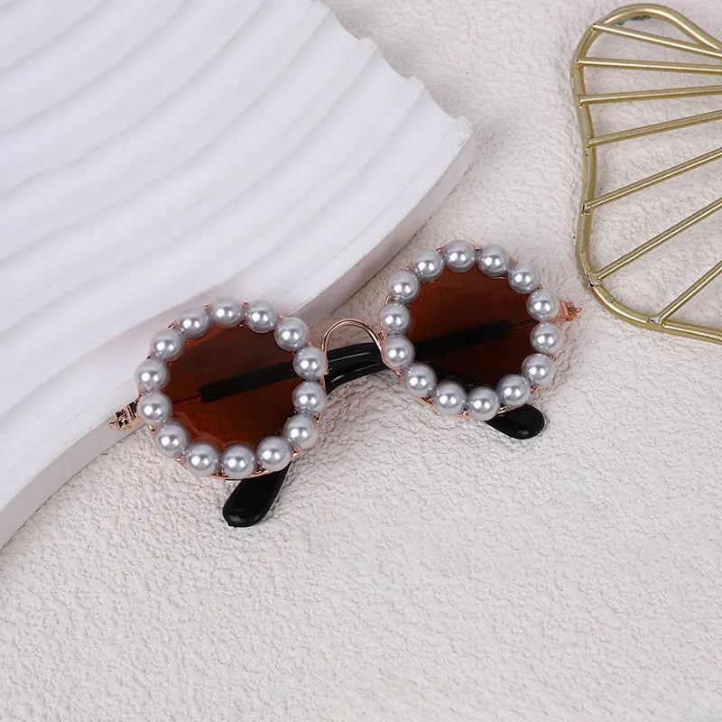 Pearl-decorated round sunglasses for cats and dogs in multiple colours and two sizes