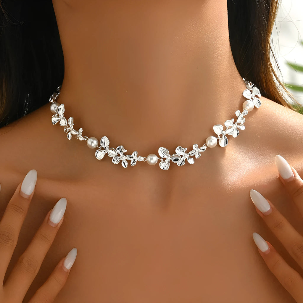 Bright silver flower pearl curved needle necklace on alloy clavicle chain, geometric pendant, vacation style