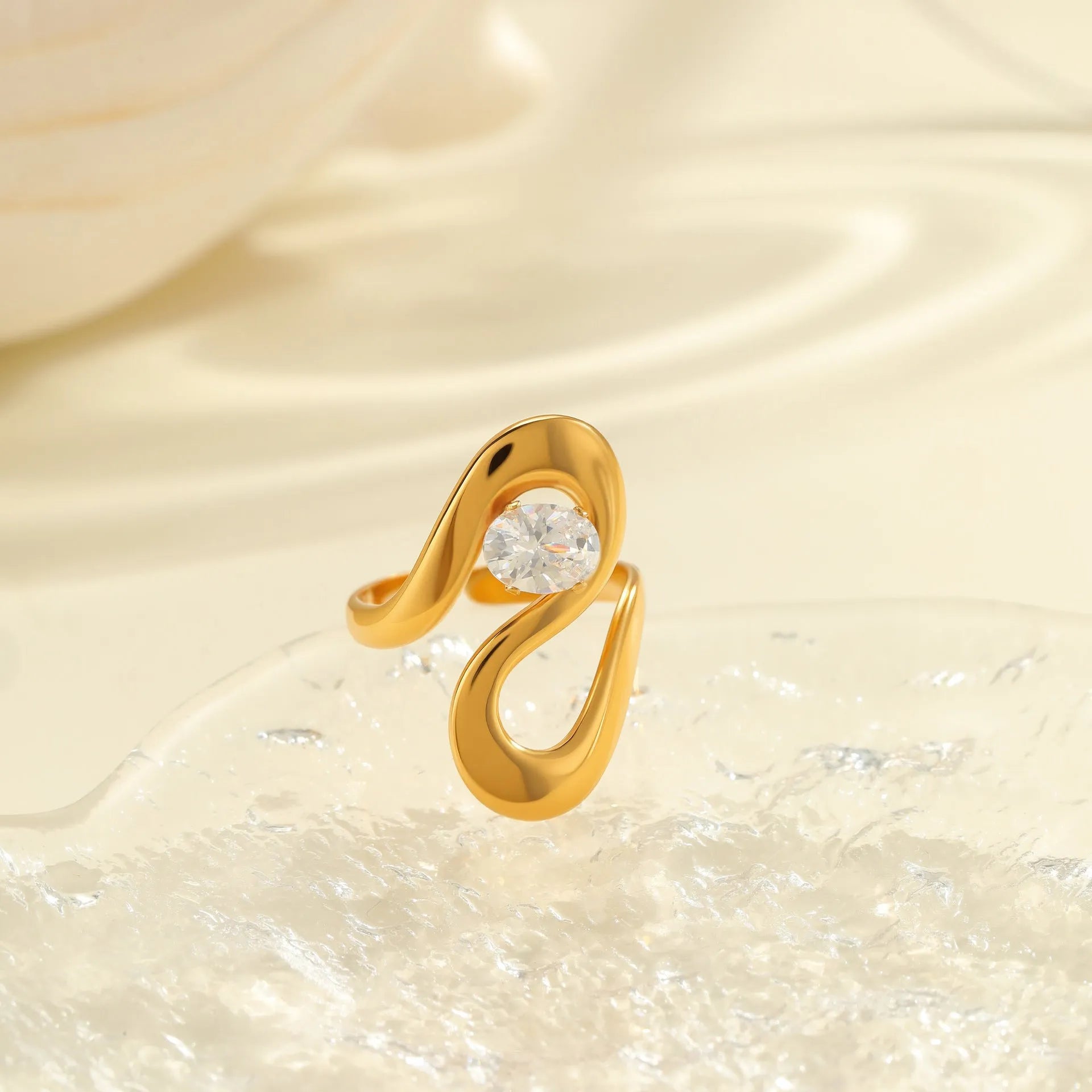Geometric open mouth stainless steel zircon ring in a free size on a hand.
