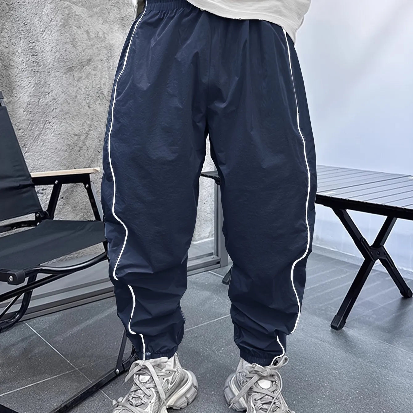 Men's loose fit cropped sports trousers in bamboo fibre, shown in Army Green colour.