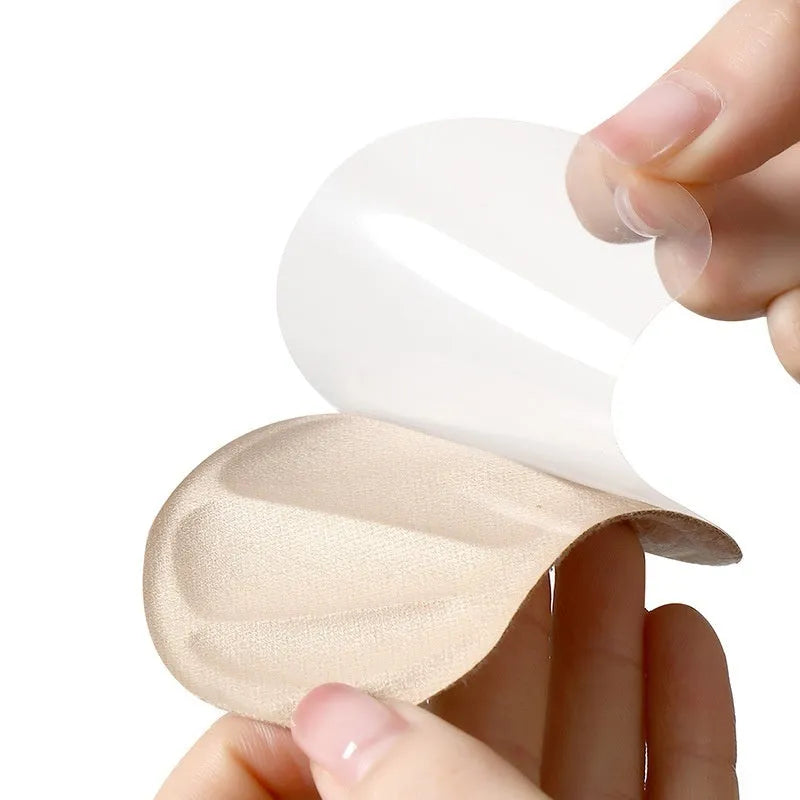 Camel-coloured anti-blister heel cushion pads with suede surface measuring 9.3x6 cm