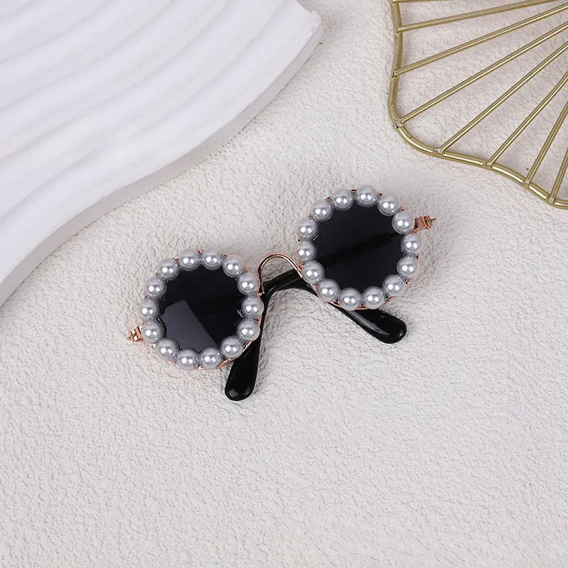 Pearl-decorated round sunglasses for cats and dogs in multiple colours and two sizes