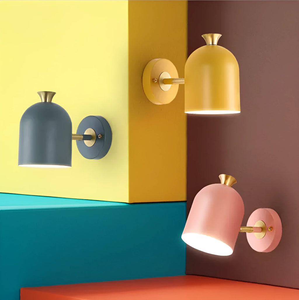 Single-head aluminium LED wall lamp with mirror front panel in bedroom setting