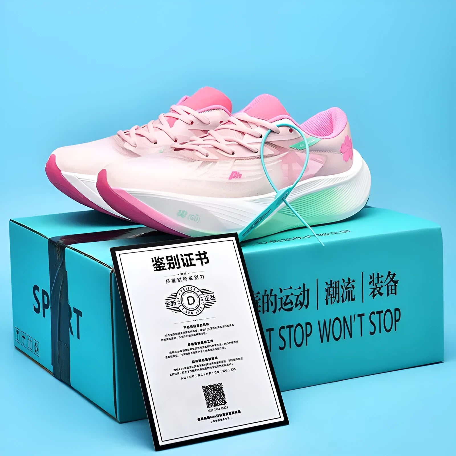 Low-top racing sneakers with carbon plate, PU mesh upper in multiple colours, and natural rubber sole.