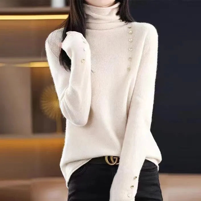 Short length slim fit knit bottoming shirt in core-spun yarn fabric showing 3D pattern details