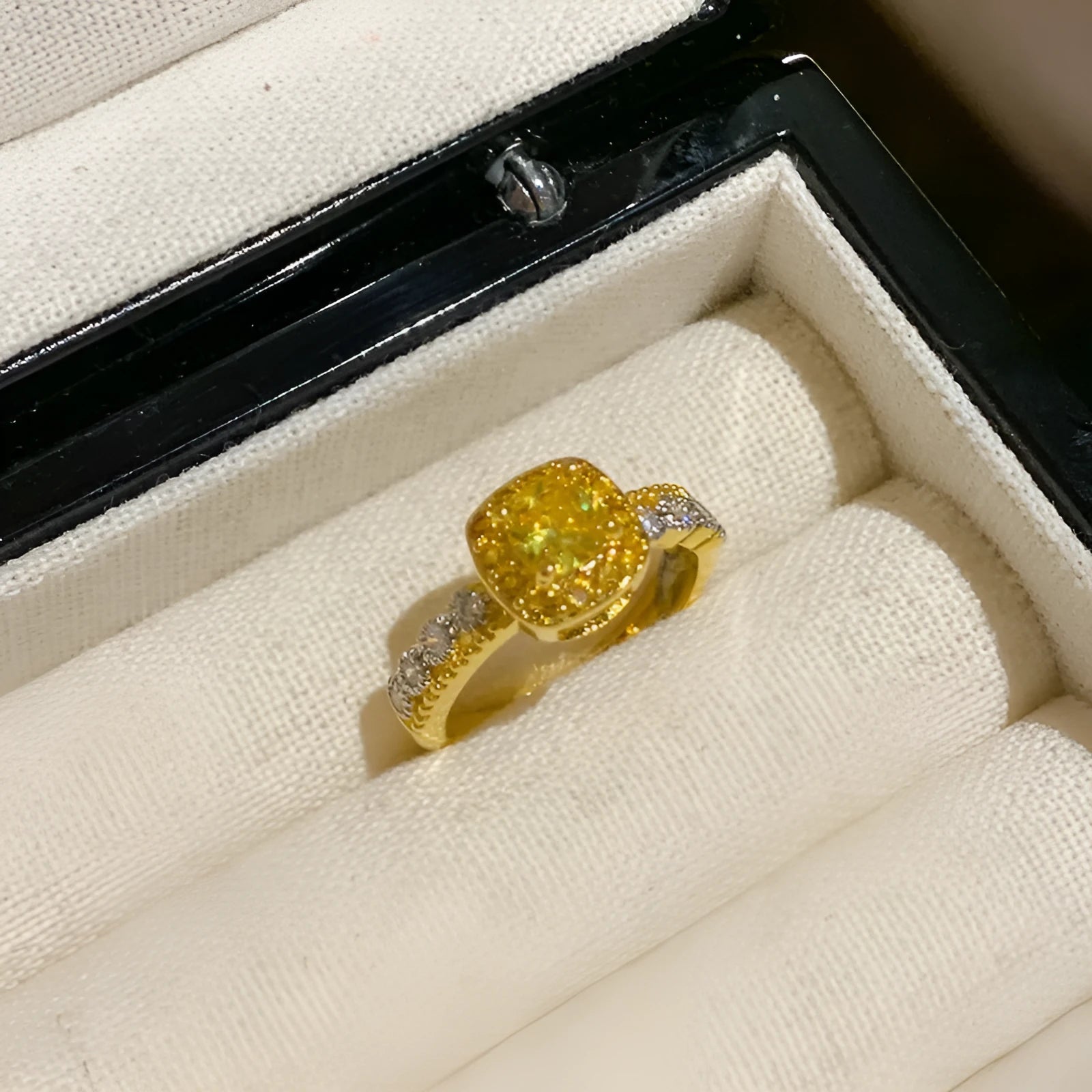 Yellow diamond pineapple cube sugar polished copper geometric ring for women in quadrilateral shape