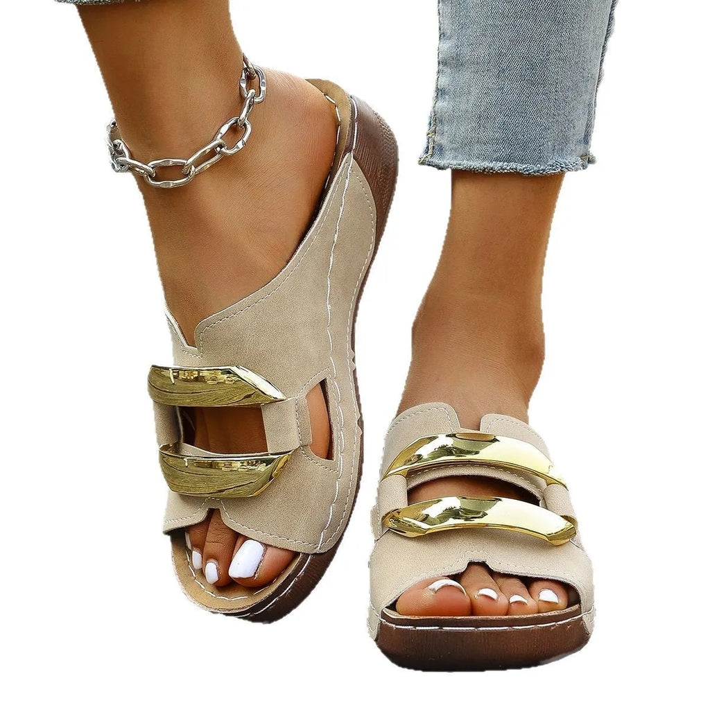 Roman style platform sandals in black with artificial PU upper and rubber sole