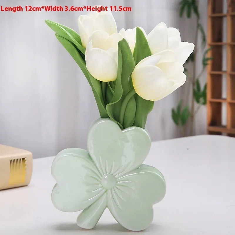 White porcelain clover ceramic vase with European style design for desktop decoration