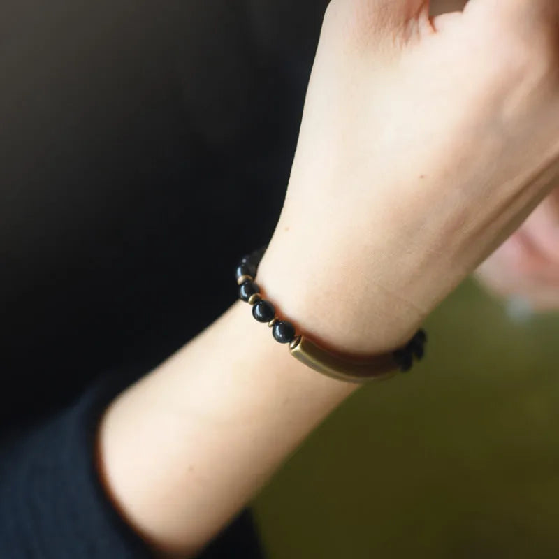 Layered retro ethnic bracelet for men and women with natural stones and brass details in adjustable sizes.