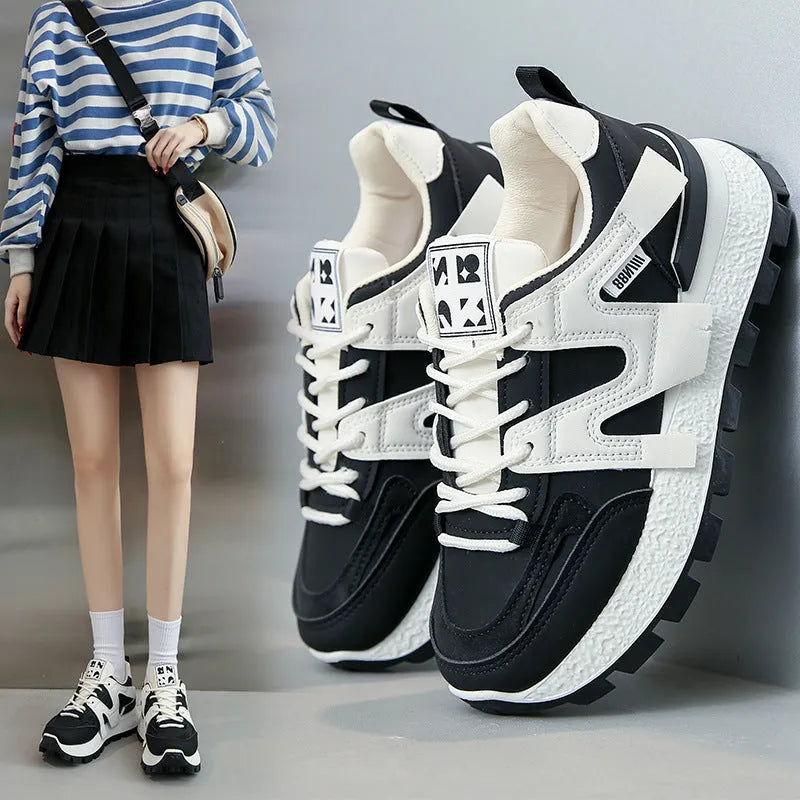 Women's low-top running sneaker in artificial PU with rubber sole and front lace-up design