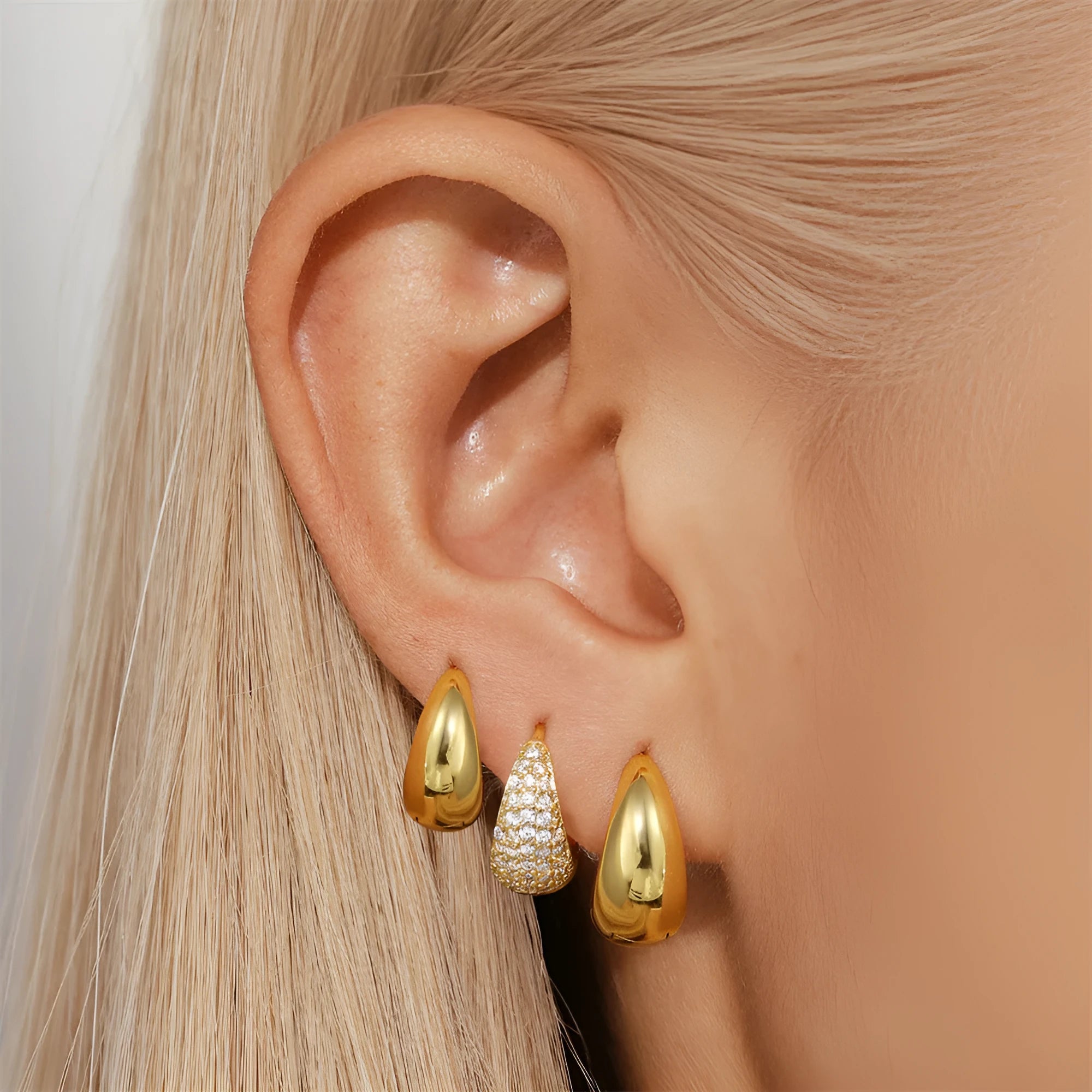 Geometric brass earclip earrings with round elements in golden and gold finishes
