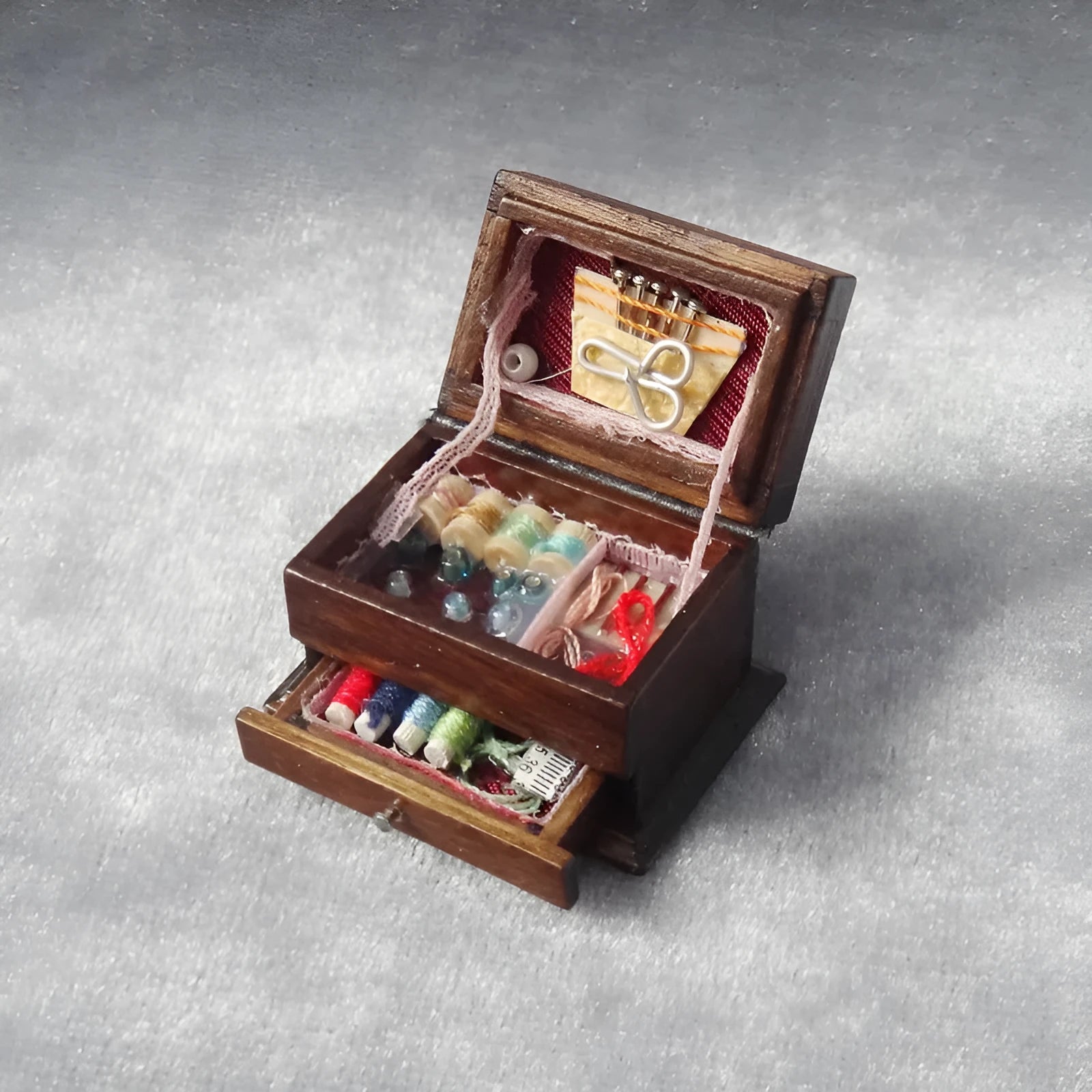 Vintage wooden sewing machine miniature ornament with European style design and birch construction