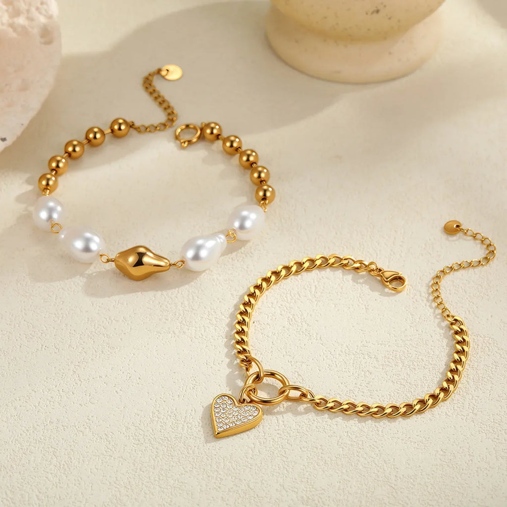 Women's heart shape baroque pearl bracelet with diamond detail in stainless steel 18K electroplated finish
