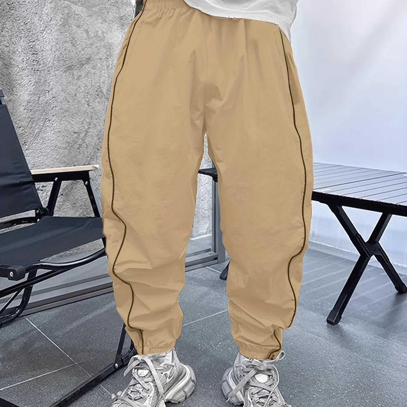 Men's loose fit cropped sports trousers in bamboo fibre, shown in Army Green colour.