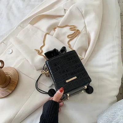 Small women's one shoulder messenger bag with fashion chain in bucket shape design