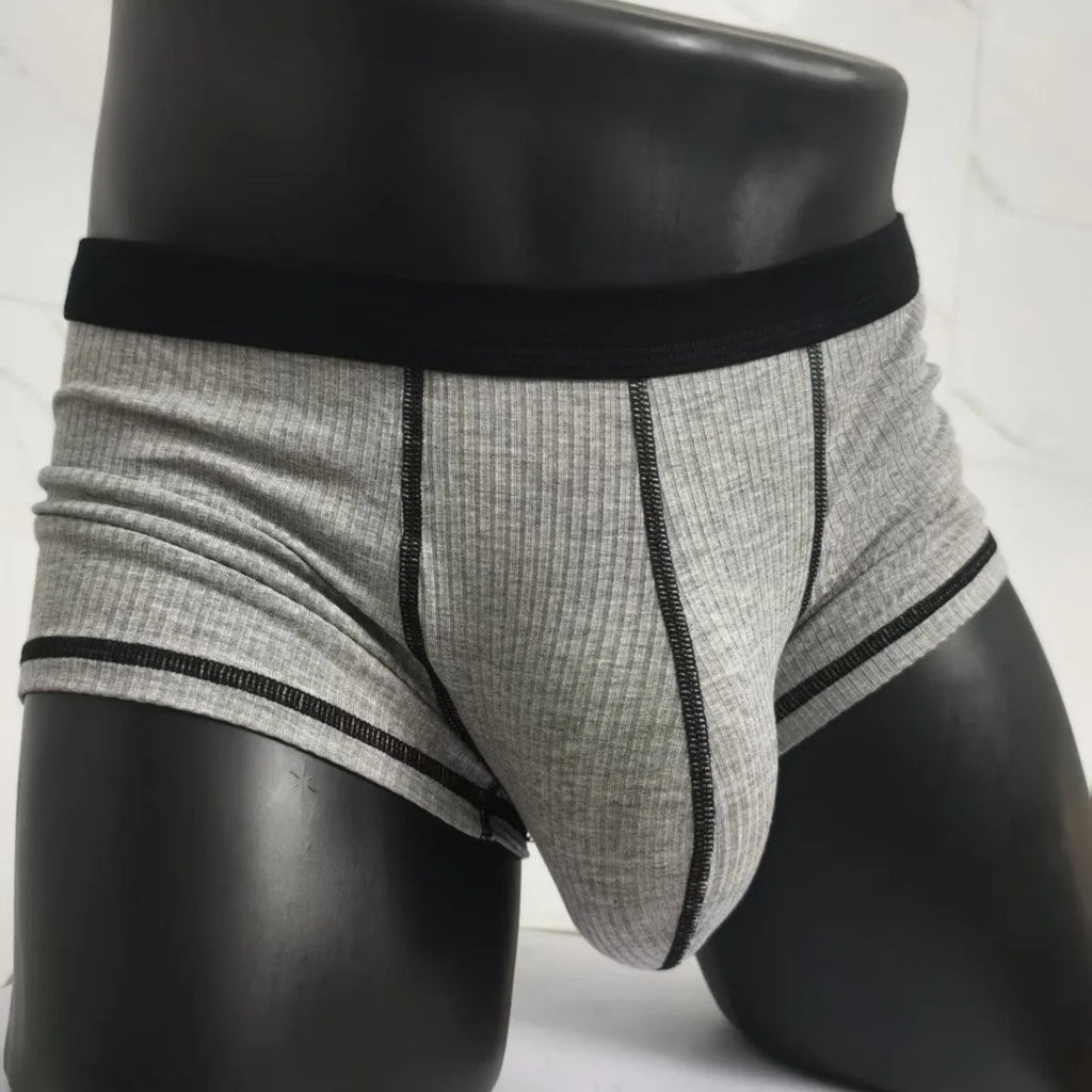 Men's solid colour boxers in breathable fibre fabric on a size chart showing L to 3XL weight ranges.