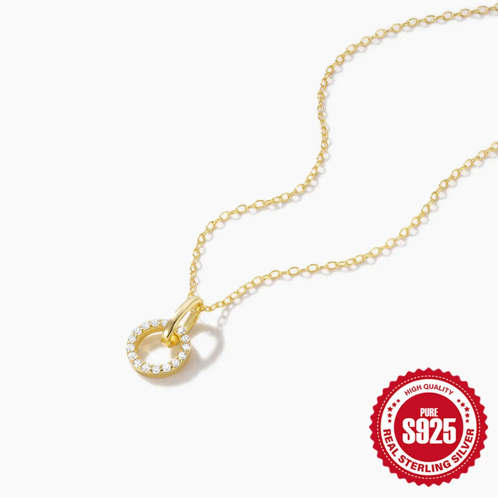 Gold-coloured S925 sterling silver women's clavicle chain with interlocking geometric pattern and zircon details.