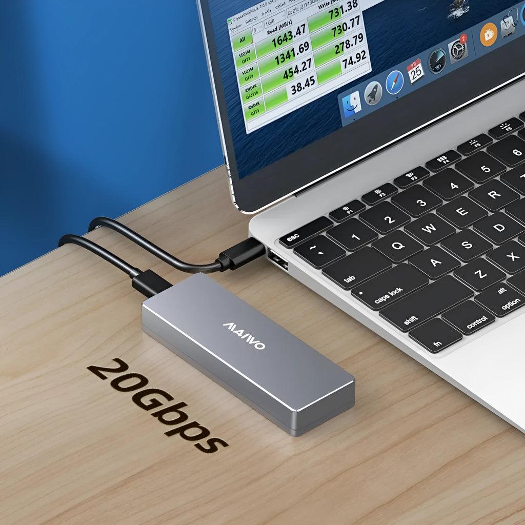 USB-C compatible M.2 AHCI SSD enclosure in aluminium alloy with screwdriver and heat pad
