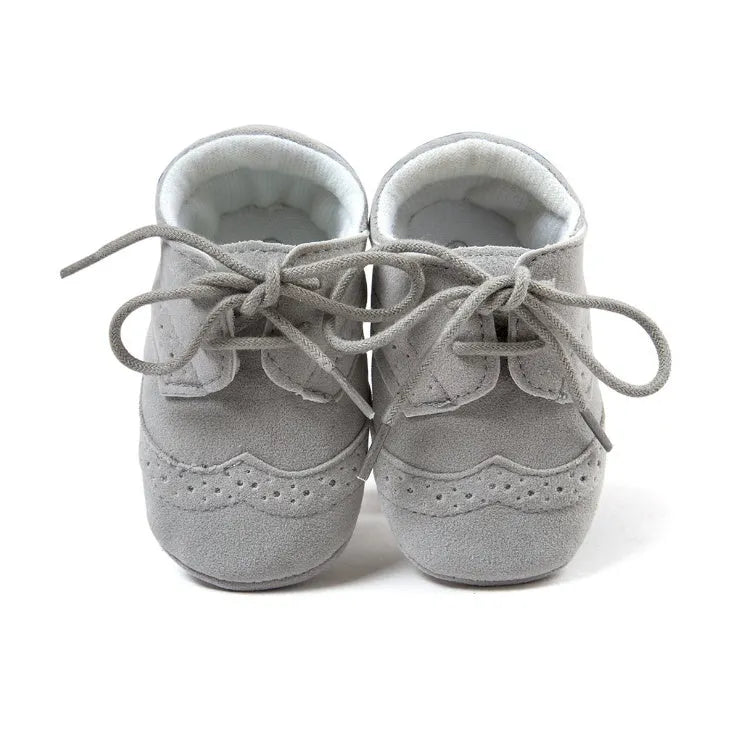 Vintage style baby boys soft sole walking shoes in synthetic leather.