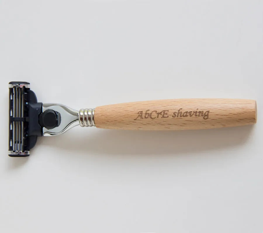 Men's shaving set with beech wood handle razor, Fe-Ni alloy holder, stainless steel soap bowl, and natural bristle brush