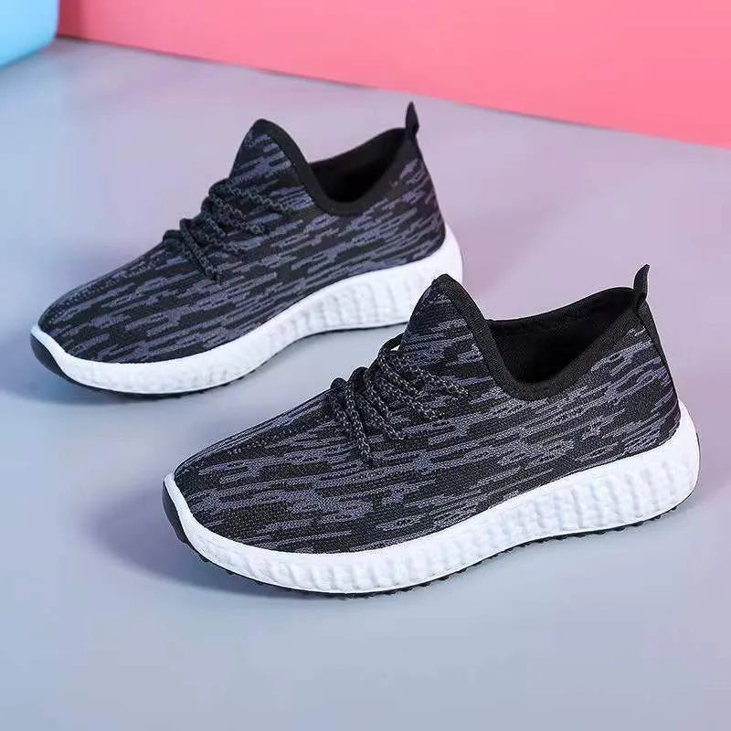 Quick-drying breathable striped sports shoes with composite sole and pointed toe, available in multiple colours.