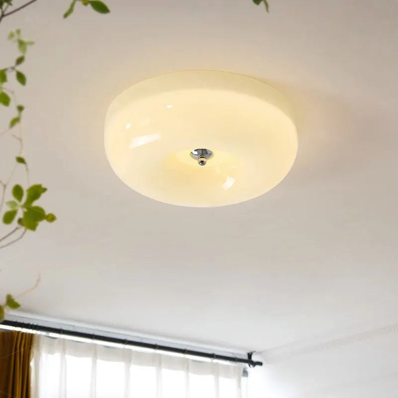 Cream-coloured American-style bedroom ceiling light with three-colour lighting options