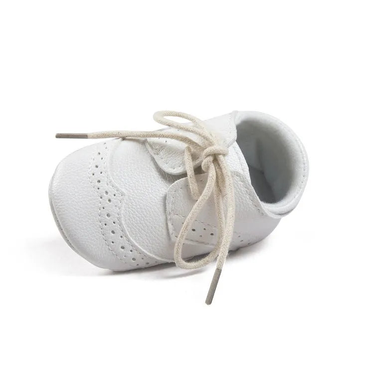 Vintage style baby boys soft sole walking shoes in synthetic leather.
