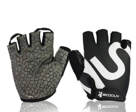 Queshark unisex half finger gym gloves in black on a white background for weight lifting and fitness training