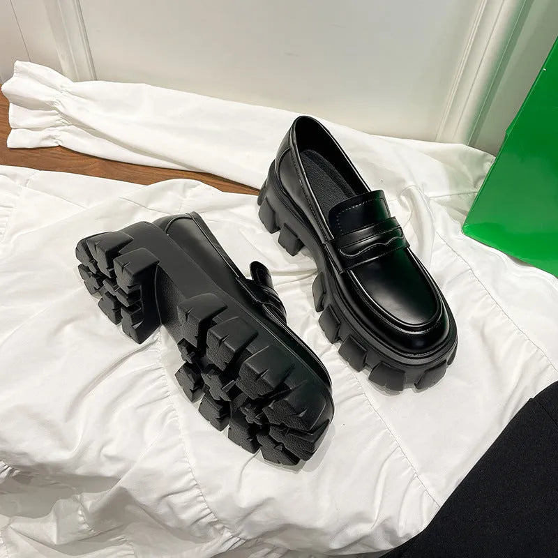 British style wide fit loafers in patent leather with rubber sole and muffin heel base