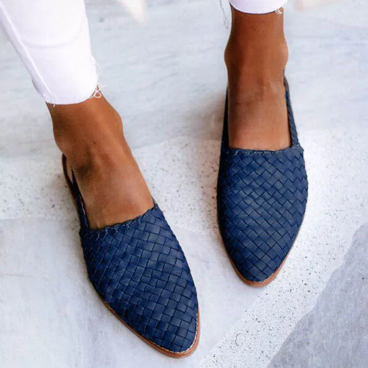 Baotou flat sandals with pointed toes and buckle fastening in various colours