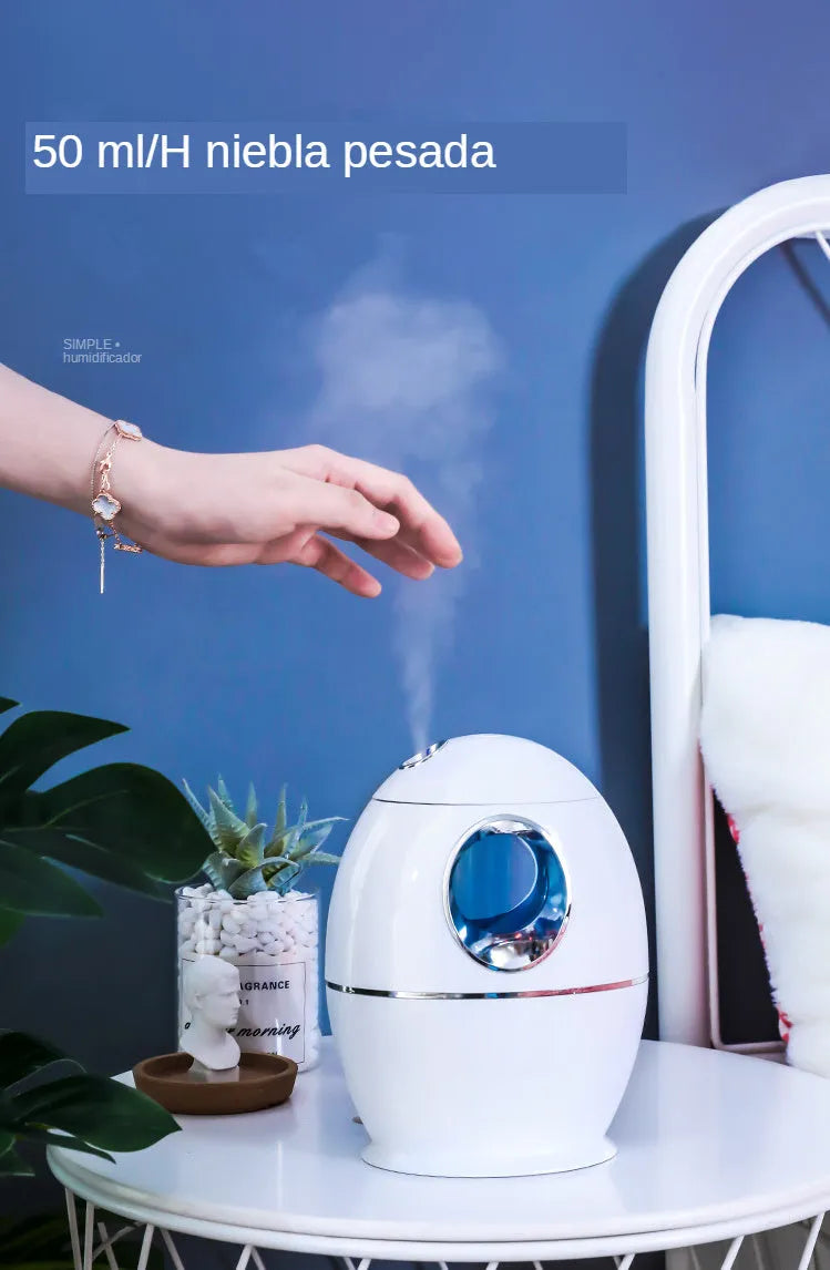 White round aromatherapy humidifier with 800ml water tank and USB cable