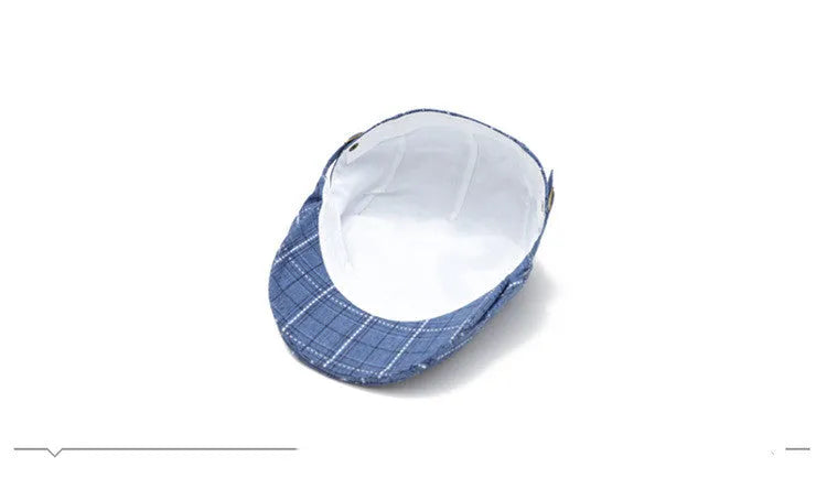 Cotton peaked cap with short brim and tapered crown in black – front view
