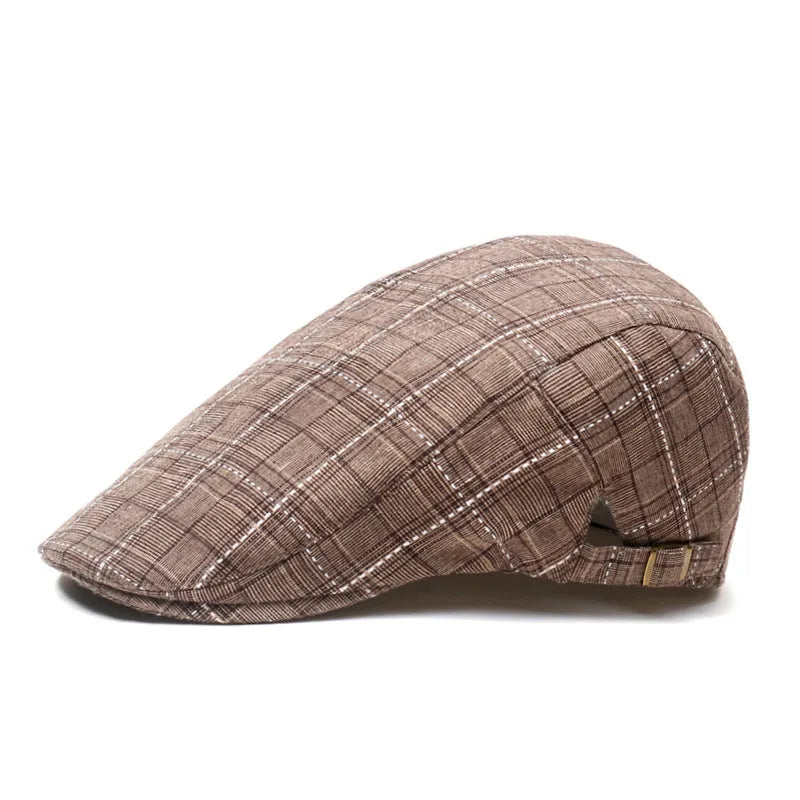 Cotton peaked cap with short brim and tapered crown in black – front view