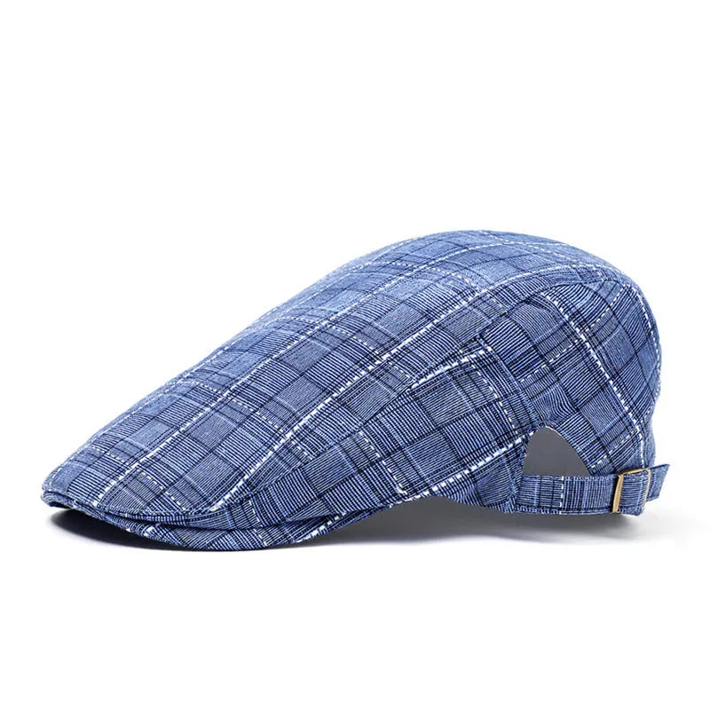 Cotton peaked cap with short brim and tapered crown in black – front view