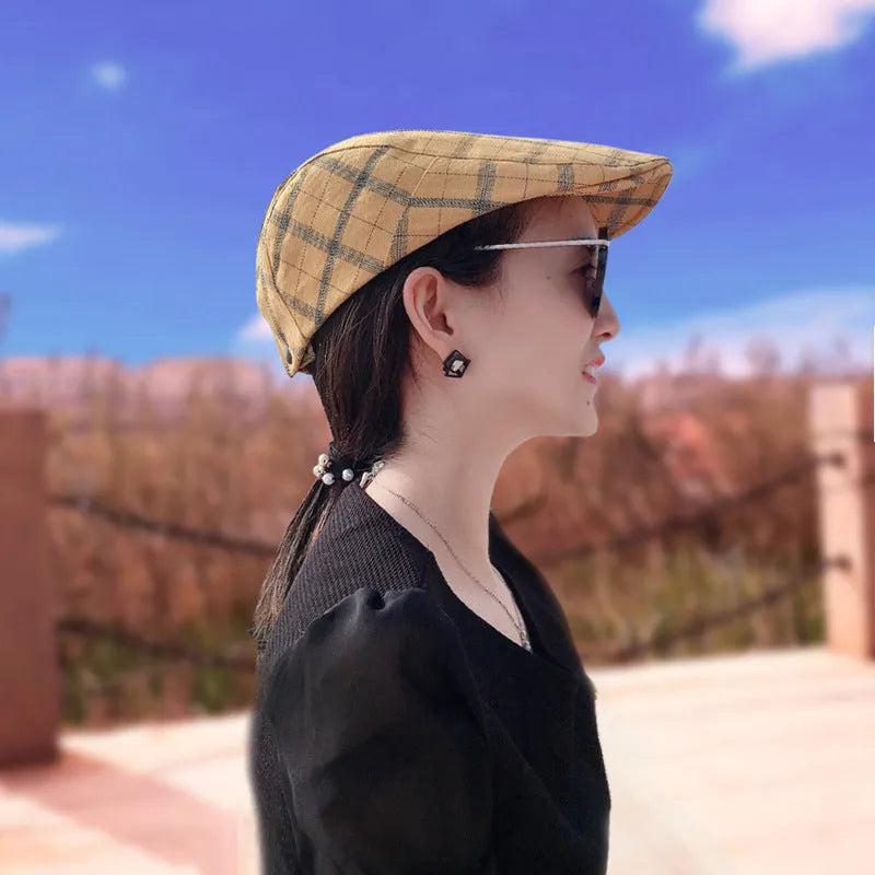 Cotton peaked cap with short brim and tapered crown in black – front view