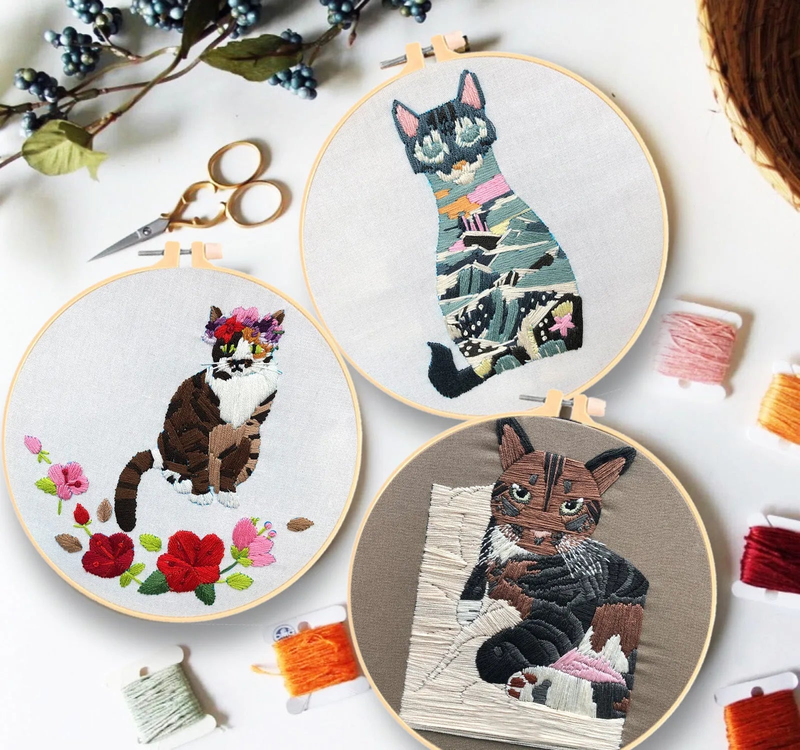 DIY embroidery kit for a three-dimensional cat design on 20cm cotton fabric with a 15cm frame.
