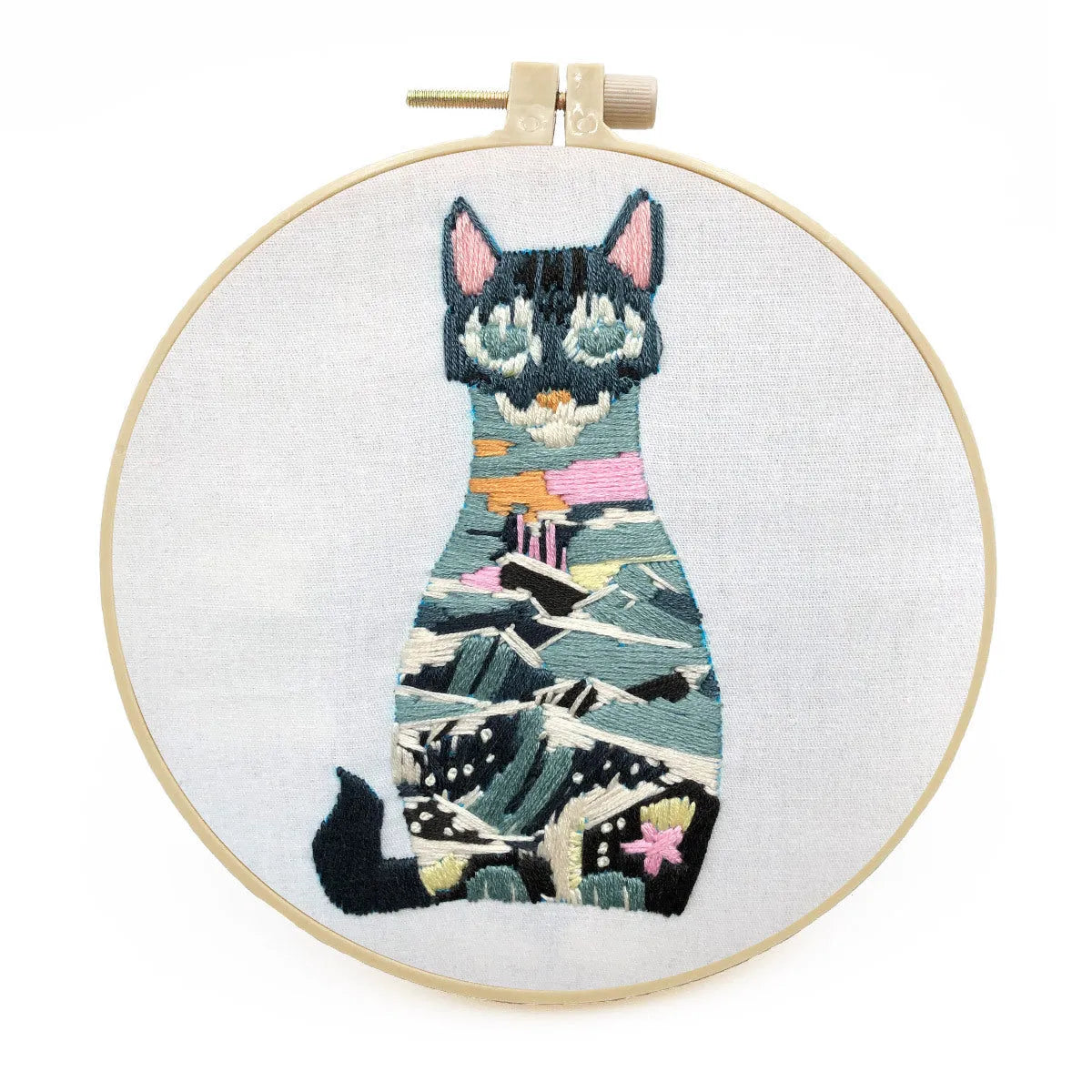 DIY embroidery kit for a three-dimensional cat design on 20cm cotton fabric with a 15cm frame.