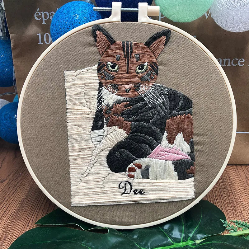DIY embroidery kit for a three-dimensional cat design on 20cm cotton fabric with a 15cm frame.