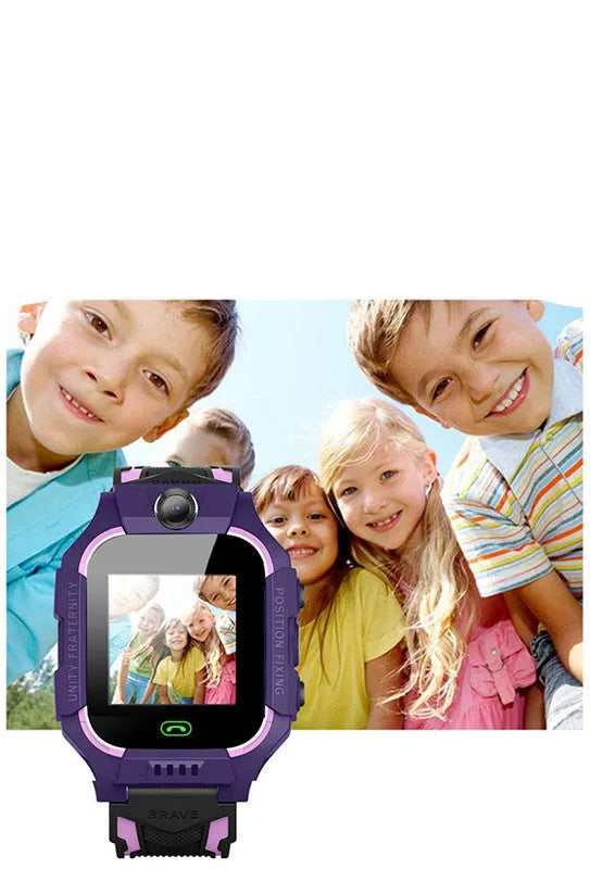 Z6 Q19 children's smart watch in green, purple, or red with a 1.44-inch touch screen on a wrist.