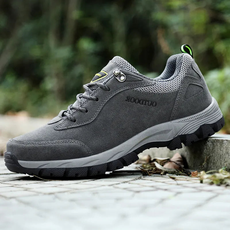 Men's low-top hiking shoes in Army Green with mesh construction and viscose sole