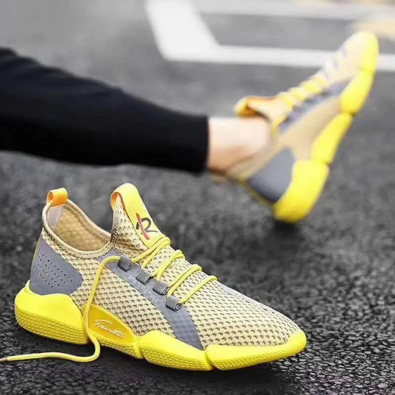 Breathable lace-up casual sports shoes in white with low heel and car suture detailing