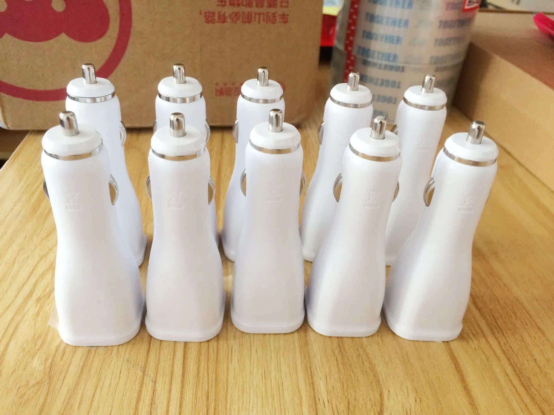 White QC30 single port USB car charger with QC2.0 fast charging technology