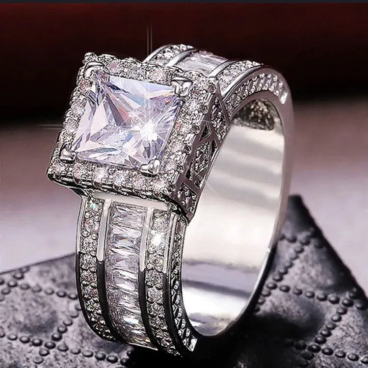 Geometric women's silver fashion ring in gold or white colour on alloy base