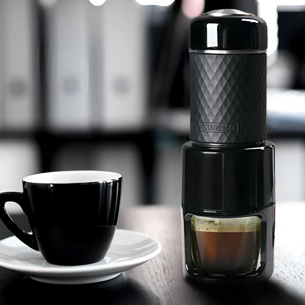 Portable manual espresso coffee machine in stainless steel, 7x7x20.3 cm, available in multiple colours