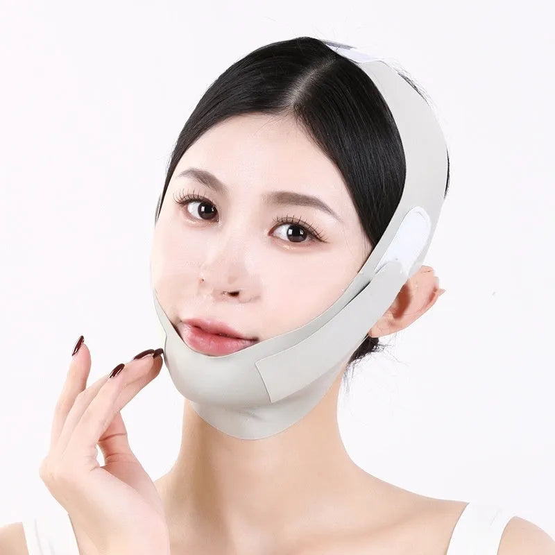 Graphene facial shaping mask for lifting and tightening in green or purple colour